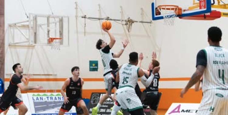 Una acción del último partido del Coto en Azpeitia.