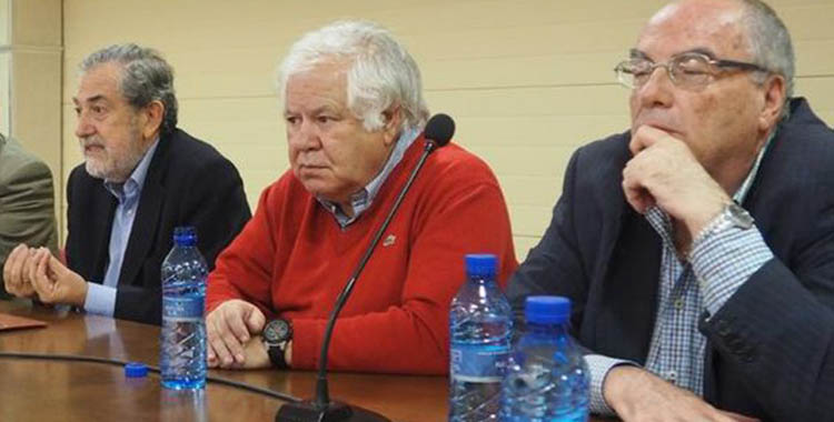 Claudio Ripoll entre Paco Rojas (d) y José Miguel Salinas (i).