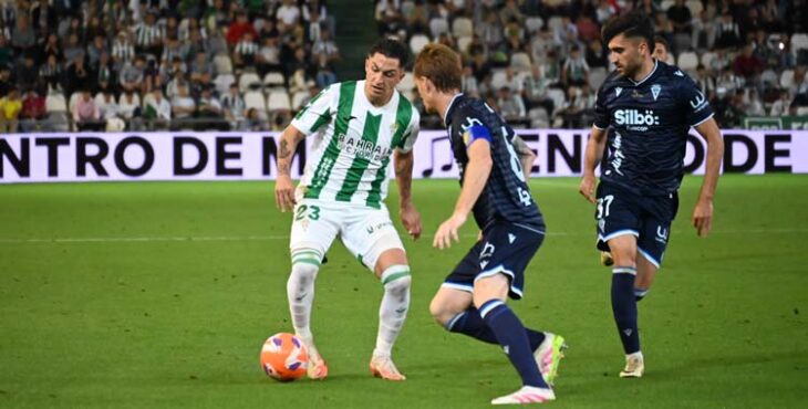 Carracedo en el Córdoba-Cádiz de la temporada 2024-25.