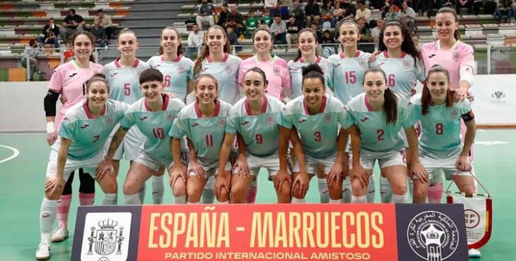 Formación de la selección española con Cristina García.