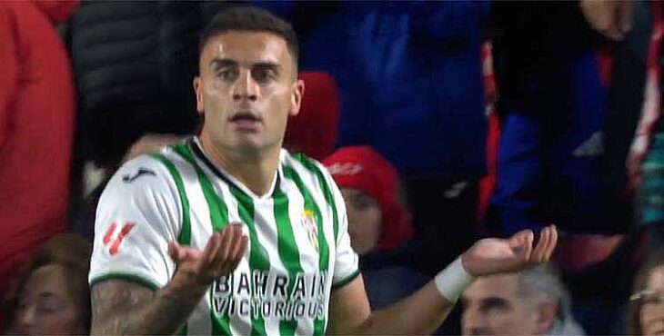 Carlos Isaac tras ver la tarjeta roja en Granada.