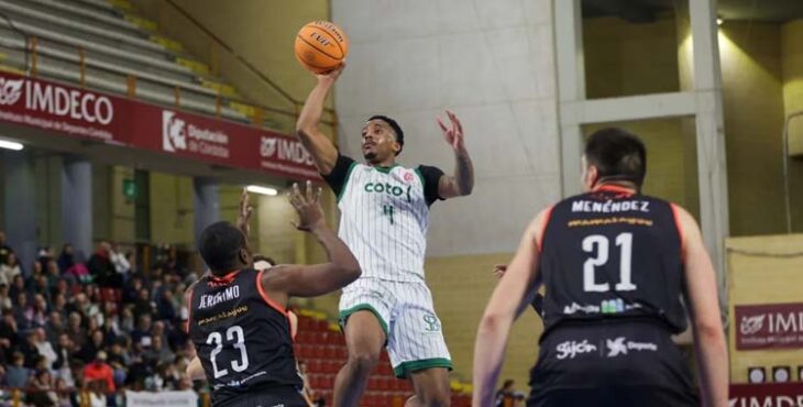 Ja'Monta Black en una acción ofensiva ante el Círculo Gijón.