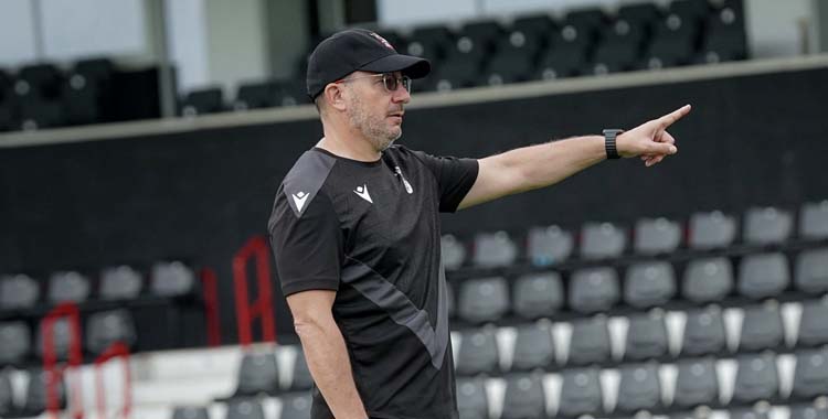 José Juan Romero en un entrenamiento del Ceuta.