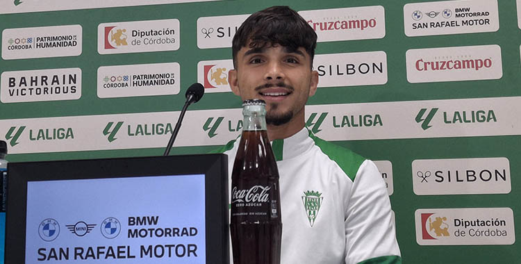 El malagueño Kevin Medina en su comparecencia de prensa en la semana de su regreso a La Rosaleda.