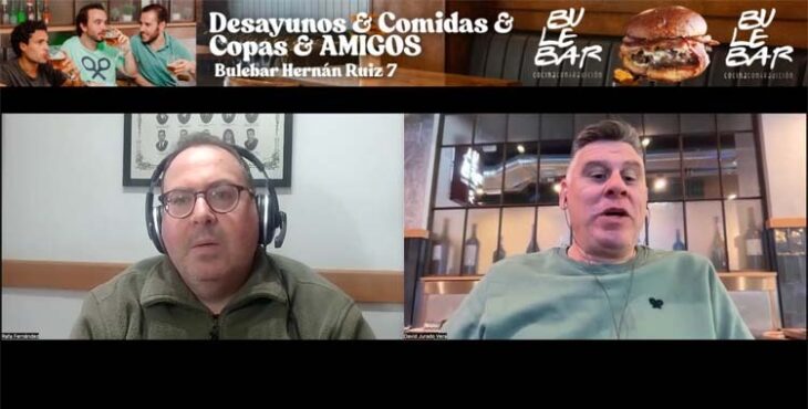 Rafa Fernández y David Jurado analizando la marcha del Córdoba antes de la visita del Dépor.
