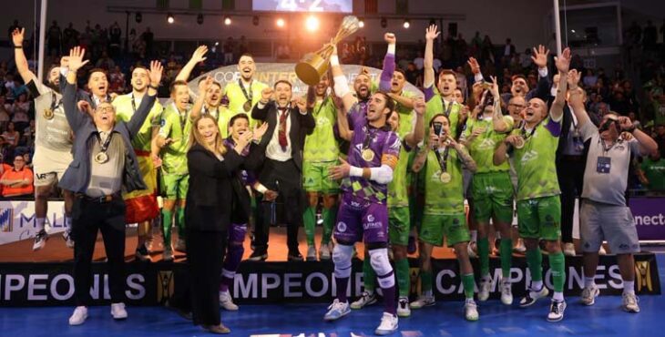 Carlos Barrón levanta su tercera Intercontinental.