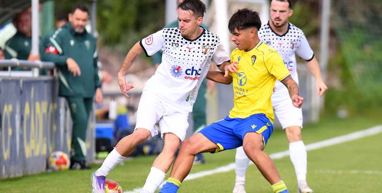 Lance del partido entre el Cádiz B y el Pozoblanco.