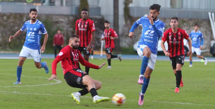Jesús Pozo va al corte ante el Xerez Deportivo FC.