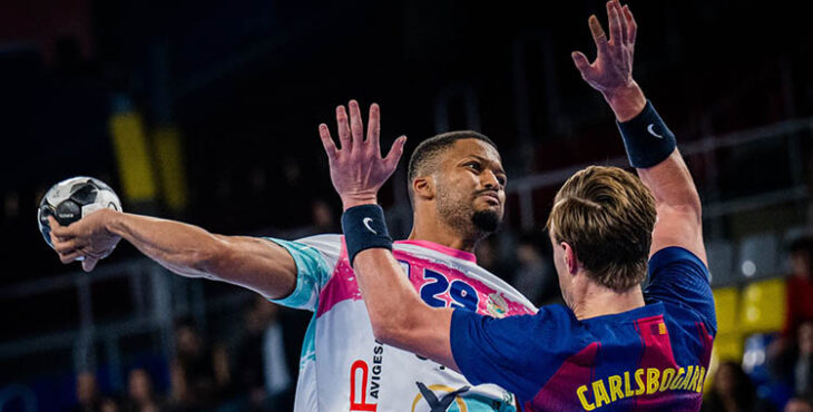 Semedo armando el brazo ante la defensa culé.