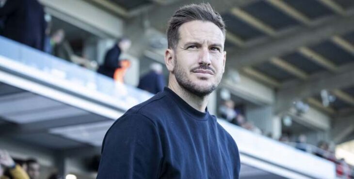 Sergi Guilló en su último partido al frente del Huesca.