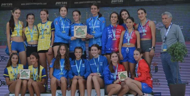 Equipo sub16 femenino del Trotasierra, campeón de Andalucía.