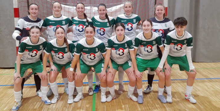 La formación cajista antes de empezar a jugar en el Polideportivo Santiago Cañizares