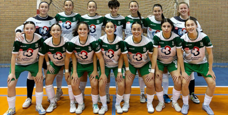 La formación cajista antes del encuentro en el Guadalquivir