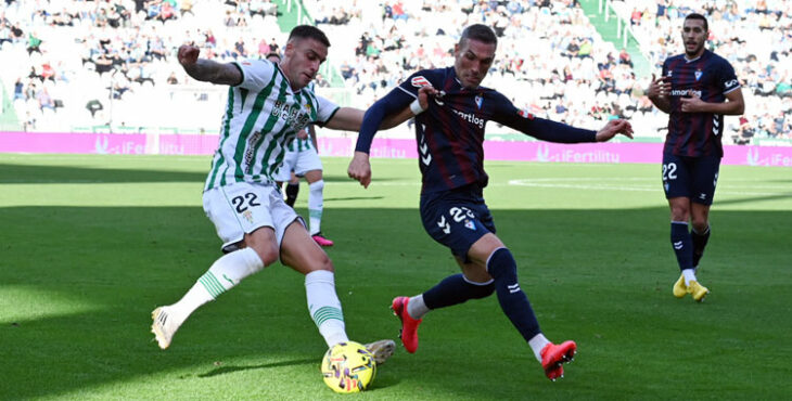 Carlos Isaac intentando percutir en el partido contra el Eibar. Autora: Natalia Román
