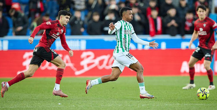 Un lance con Dalisson en la imagen del último duelo entre Mirandés y Córdoba. Foto: LaLiga Hypermotion