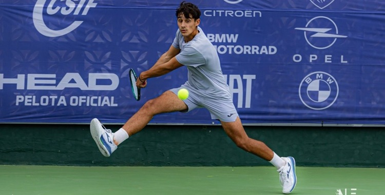 Alejandro López Escribano jugando el ITF M15 Ceuta. Foto: @alelopeztennis