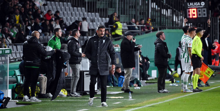 Iván Ania durante el Córdoba - Cádiz de la jornada pasada. Foto: Natalia Román