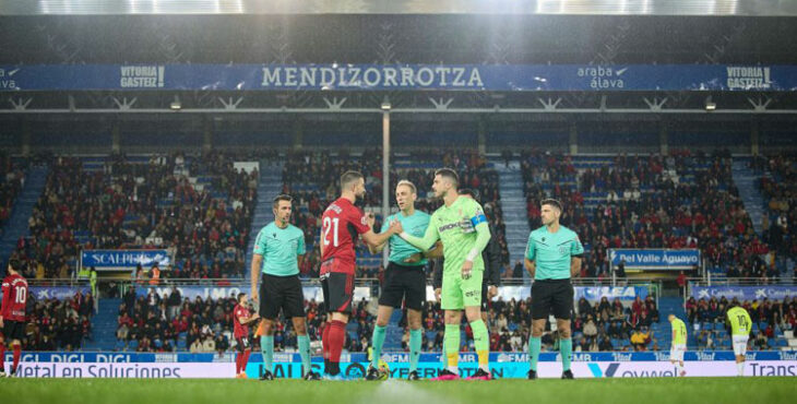 Mendizorroza acogiendo un partido del Mirandés como equipo local esta temporada. Foto: LaLiga Hypermotion