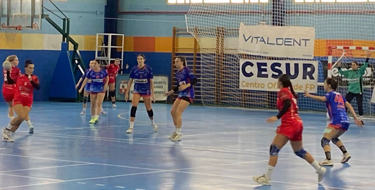 Un momento del duelo entre el Montequinto y el Deza Córdoba de Balonmano. Foto: CBM