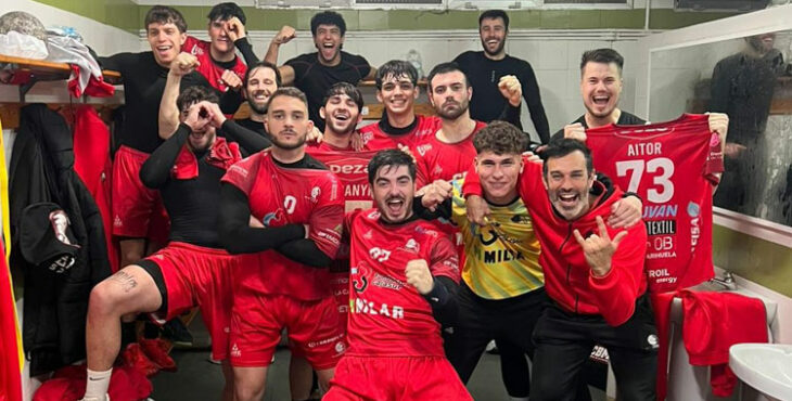 La celebración del triunfo granate en Melilla. Foto: CBM