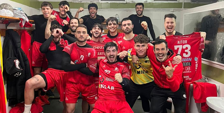 La celebración del triunfo granate en Melilla. Foto: CBM