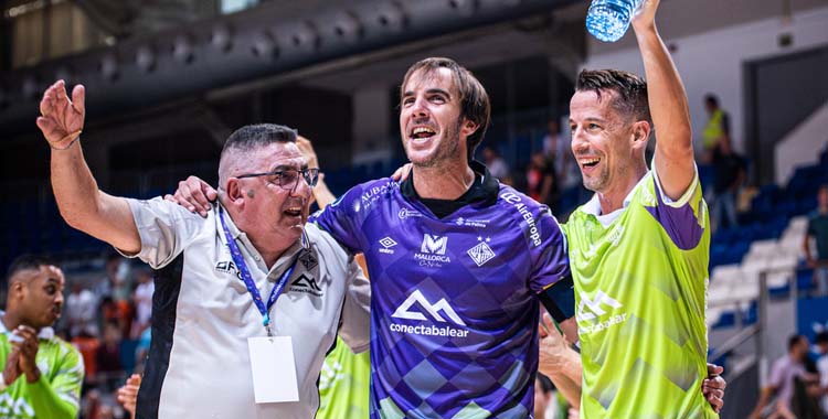 Carlos Barrón celebra un triunfo balear en Champions.