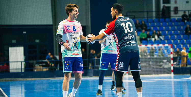 Paco Bernabéu sonríe en su vuelta a Alicante, su tierra.