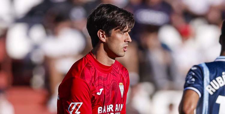 Iker Álvarez en un lance del partido.