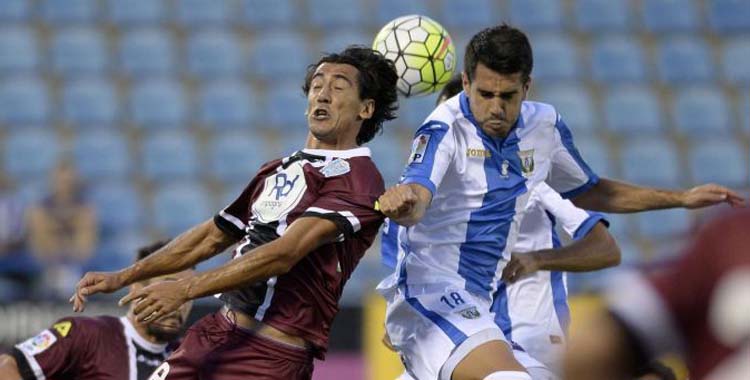 Pedro Ríos pugna por el balón en la última visita a Leganés.