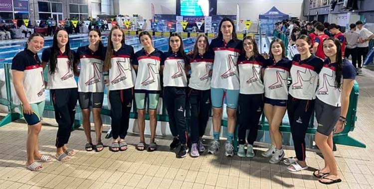 Componentes del equipo femenino del Navial.