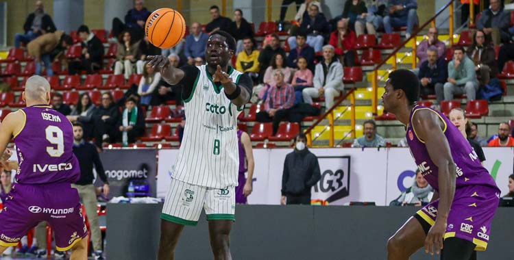 Serigne N'Diaye busca un compañero ante el UEMC Valladolid.