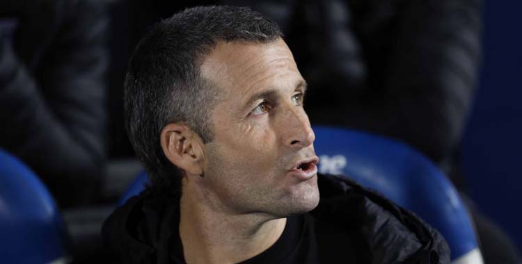 Igor Oca en el banquillo de Butarque.