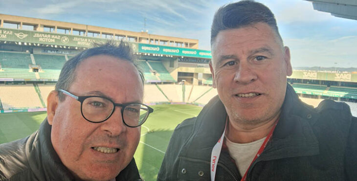 Rafa Fernández y David Jurado valorando el partido desde el anfiteatro de El Arcángel.