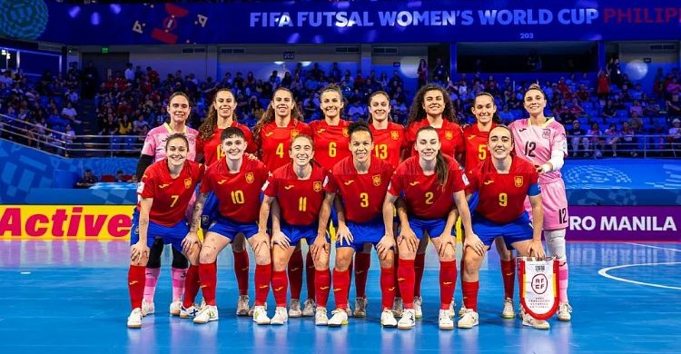 Las jugadores de la selección española femenina contra Brasil