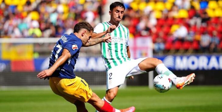 Vilarrasa va al corte en la visita del Córdoba a Andorra.