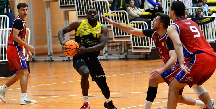 Xavier Newson conduce un ataque del Peñarroya.