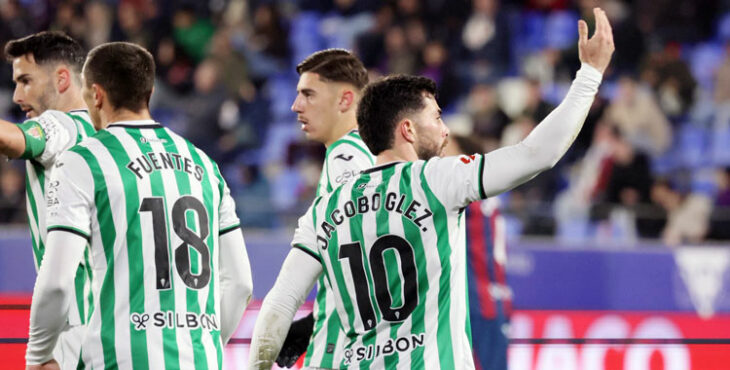 Jacobo González celebra su tanto en El Alcoraz. Foto: CCF
