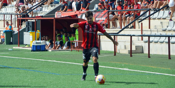 Cacho no formará parte de la plantilla rojinegra para la segunda vuelta. Foto: Tino Navas / Salerm Puente Genil
