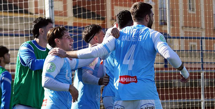 El Ciudad de Lucena celebrando la victoria ante Dos Hermanas. Foto: Antonio Dávila / Ciudad de Lucena