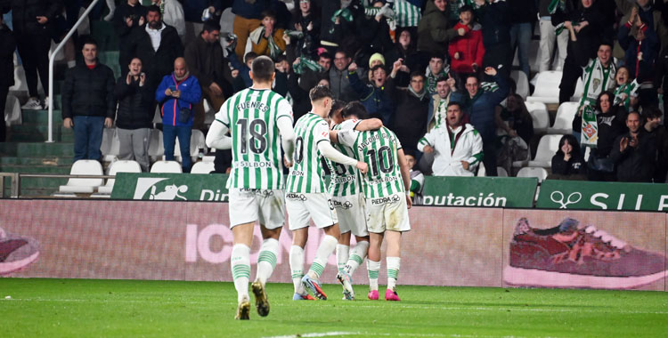 El cordobesismo disfruta del primer tanto de su equipo ante el Burgos, obra de Jacobo. Autora: Natalia Román