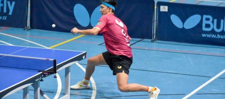 Diogo Chen disputando un punto para Cajasur Priego. Foto: realpriegotenisdemesa.com