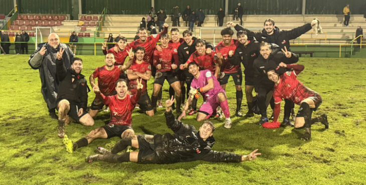 Otro triunfo entre el barro para un equipo que mira muy arriba. Foto: Hélity CD Egabrense