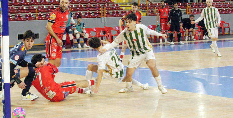 Una de las jugadas que acabó en gol para el plantel de David Fernández. Foto: Edu Luque / Córdoba Futsal