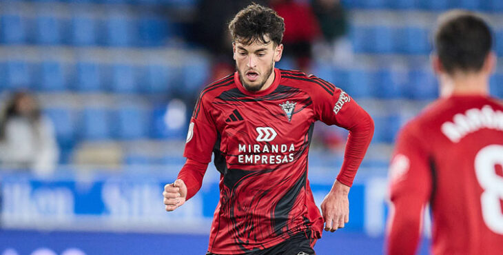 Ismael Barea en un encuentro como rojillo. Foto: CD Mirandés