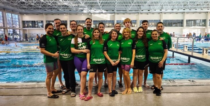 Los cordobeses posan en las instalaciones de Inacua, Málaga, en el campeonato de Andalucía OPEN Máster de invierno. Foto: CD Natación Córdoba
