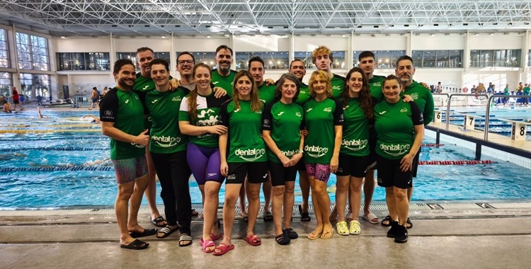 Los cordobeses posan en las instalaciones de Inacua, Málaga, en el campeonato de Andalucía OPEN Máster de invierno. Foto: CD Natación Córdoba