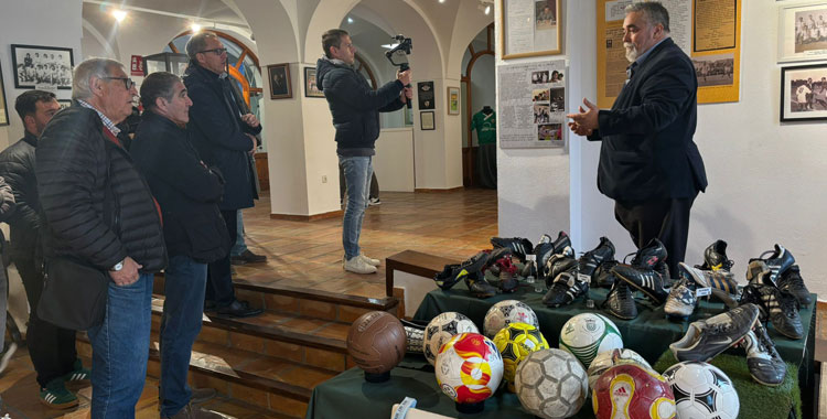 Antonio Arévalo, director del Museo del CD Pozoblanco, en los instantes previos a la rueda de prensa