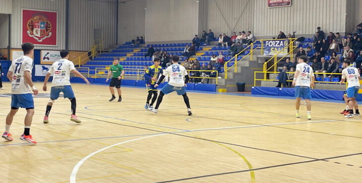 Un lance del partido entre La Salle y el ARS Palma del Río. Foto: La Salle Balonmano