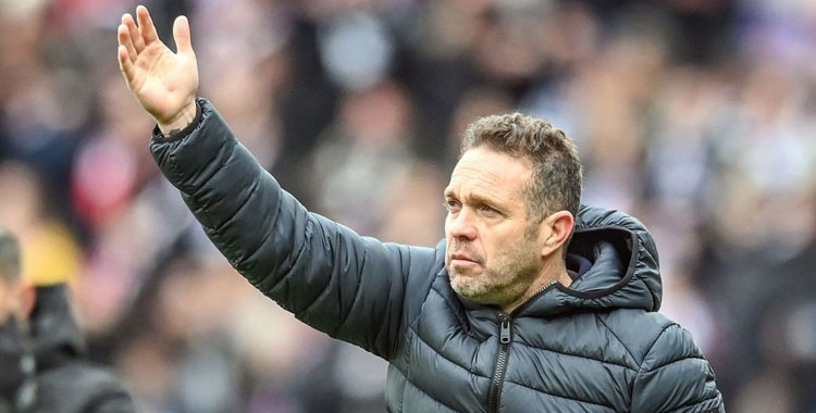 Luis García Tevenet realiza una tímida protesta en un encuentro de este curso. Foto: LaLiga Hypermotion