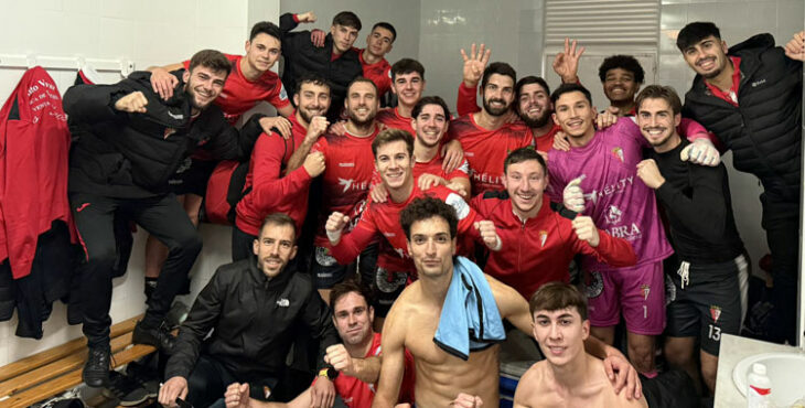 La celebración en el vestuario del Rociana del Hélity Egabrense. Foto: CD Egabrense